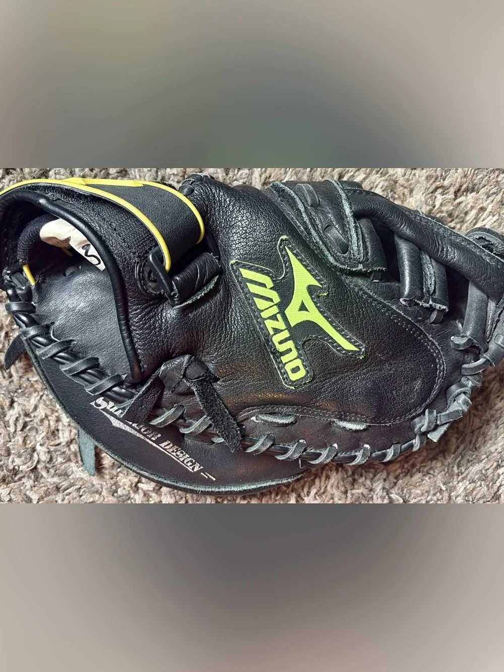 Mizuno Black & Neon Yellow Leather Baseball Catchers Glove - Picture 1 of 5